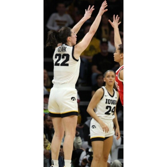 Caitlin Clark-(Iowa)-(Hawkeyes)-(White)-(Jersey)-(New Cond.)-(Size-L)-$55 - Picture 6 of 11